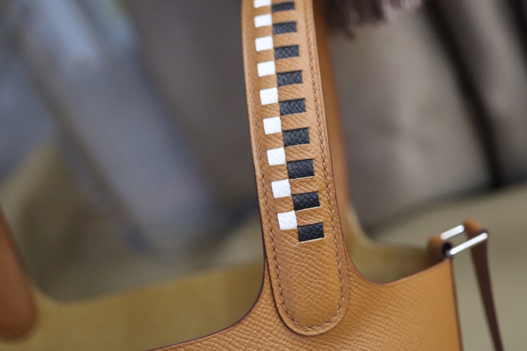 에르메스 피코탄18 레더 트레사쥬 골드브라운 앱송